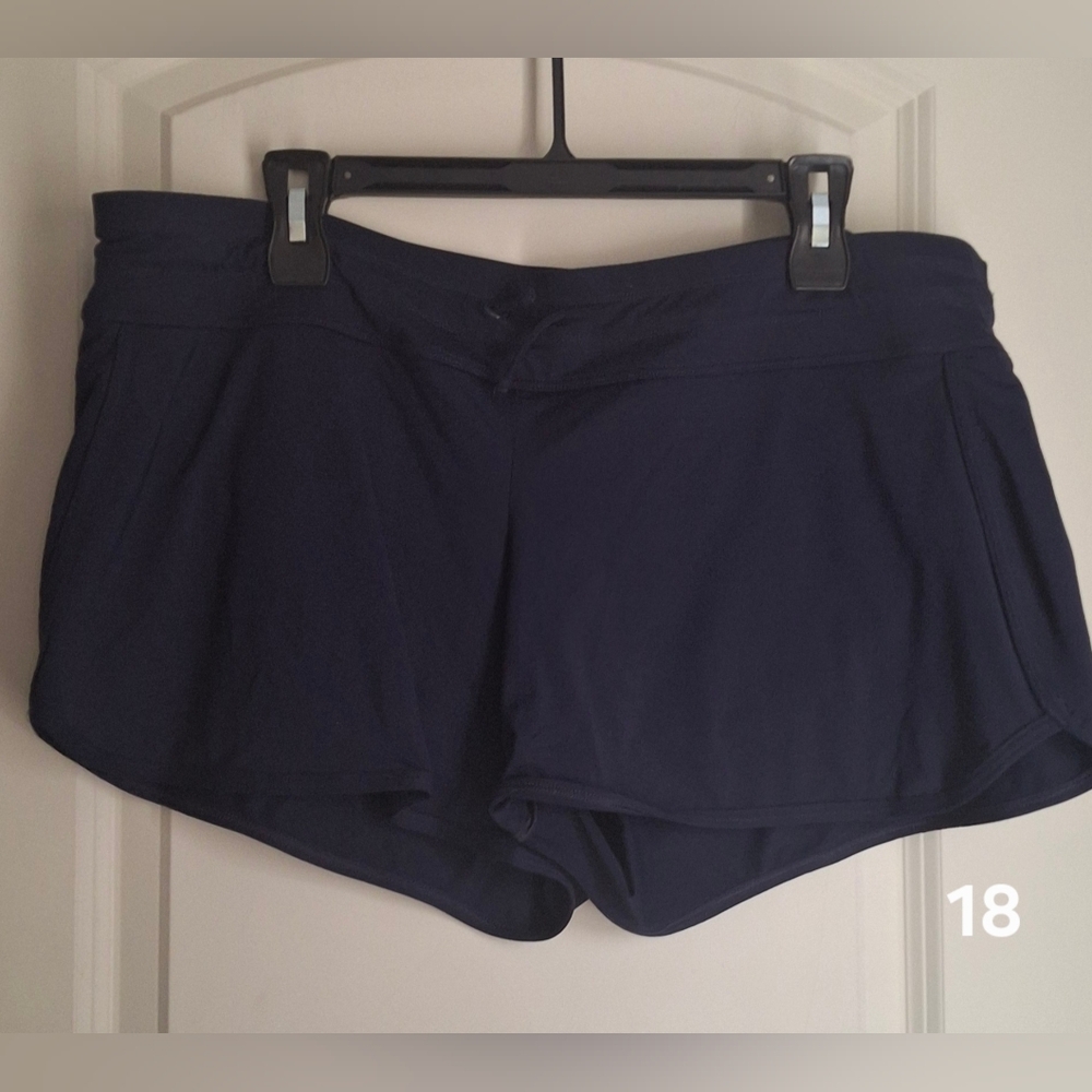 Athleta Women's Running Navy Blue Shorts Sz XL Hiking Travel Summer Run Gym